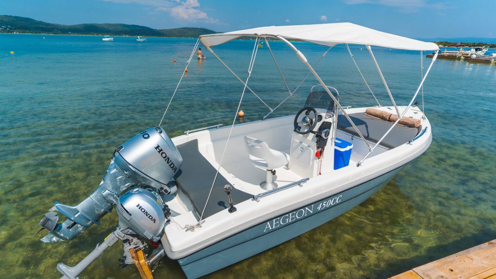 Rent a boat in Halkidiki from Vourvourou