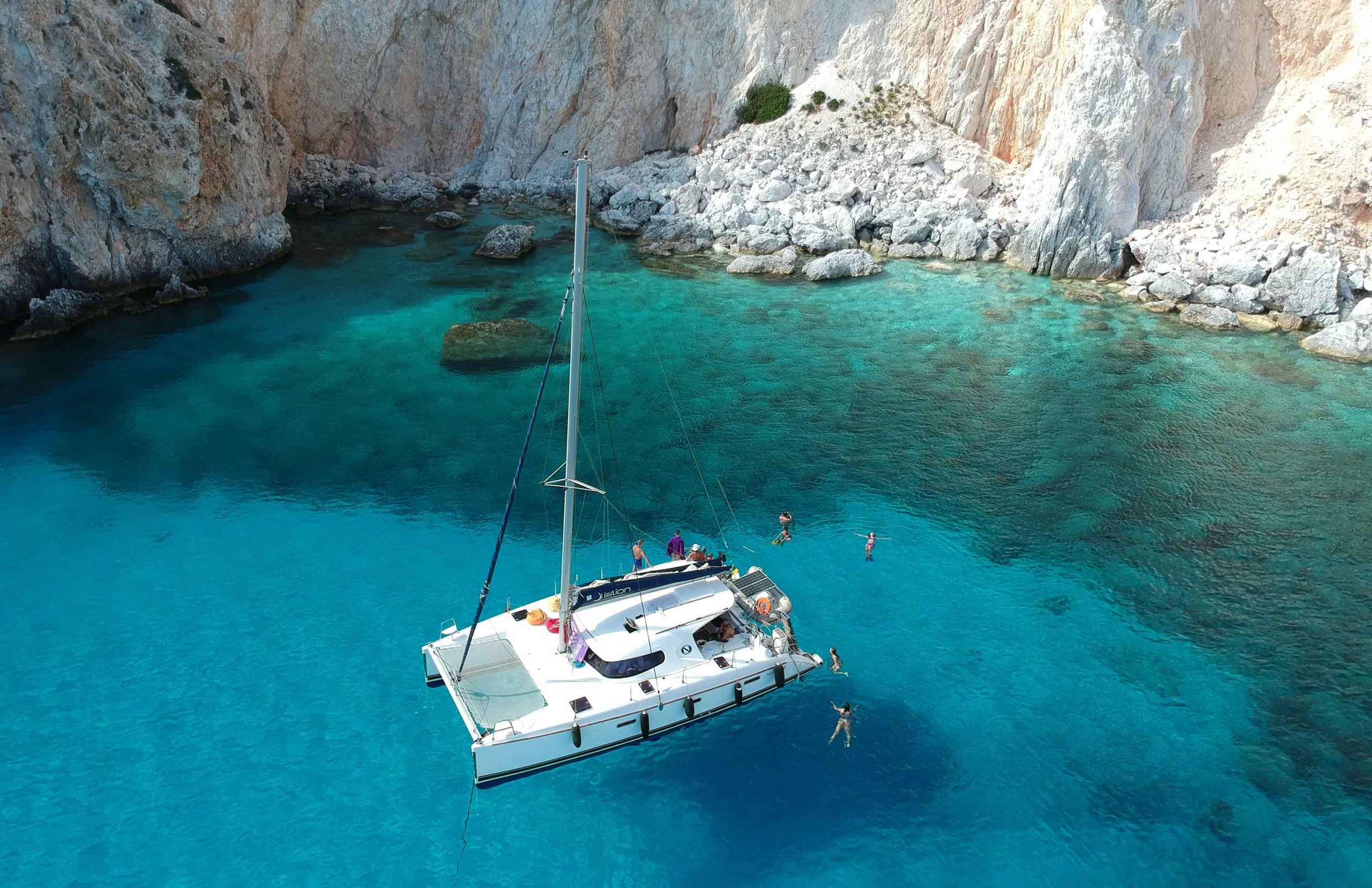 catamaran tour milos greece
